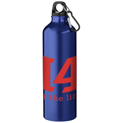 Botella deportiva metálica azul con mosquetón y logo rojo.
