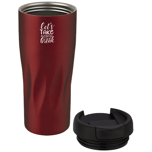 Taza de acero roja con tapa negra desmontada y la frase let’s take a coffee break impresa