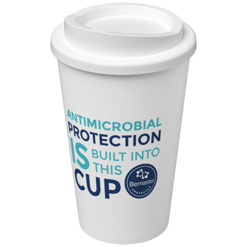 Vaso reutilizable blanco con tapa que muestra el texto Antimicrobial protection is built into this cup y el logo Biomaster.