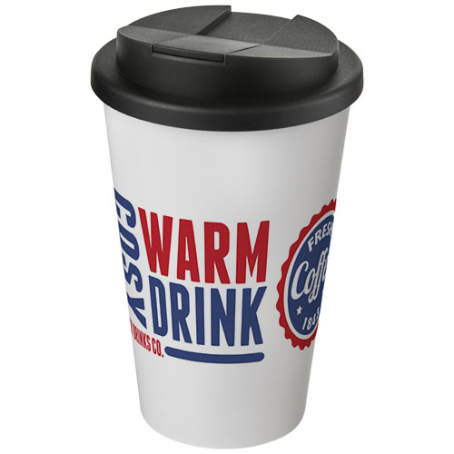 Vaso de café desechable blanco con tapa negra y texto en rojo y azul que dice Warm Drink y Fresh Coffee