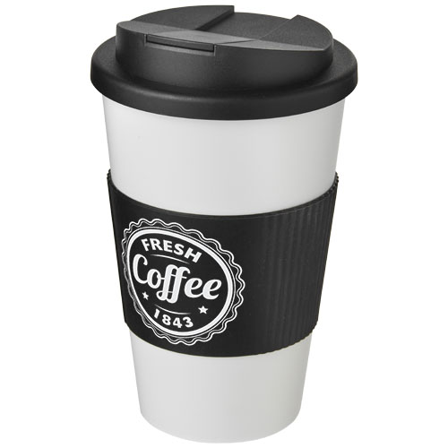 Taza de café para llevar reutilizable blanca con tapa y funda negra con el logo Fresh Coffee 1843
