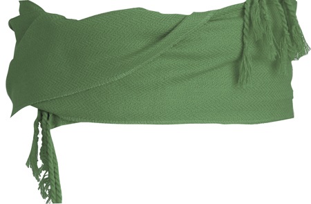 Chal verde con textura tejida y flecos colgantes